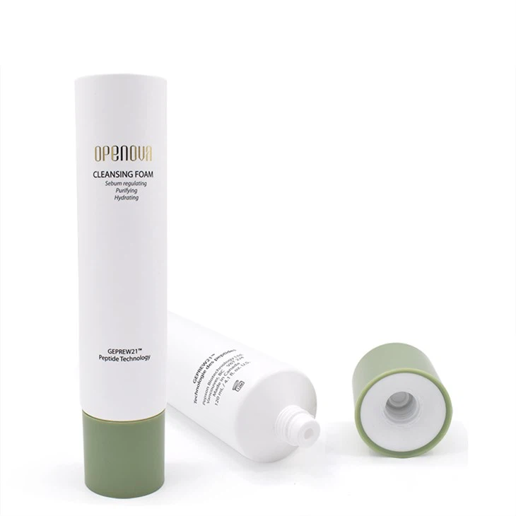 Kosmetiske rør med lokk